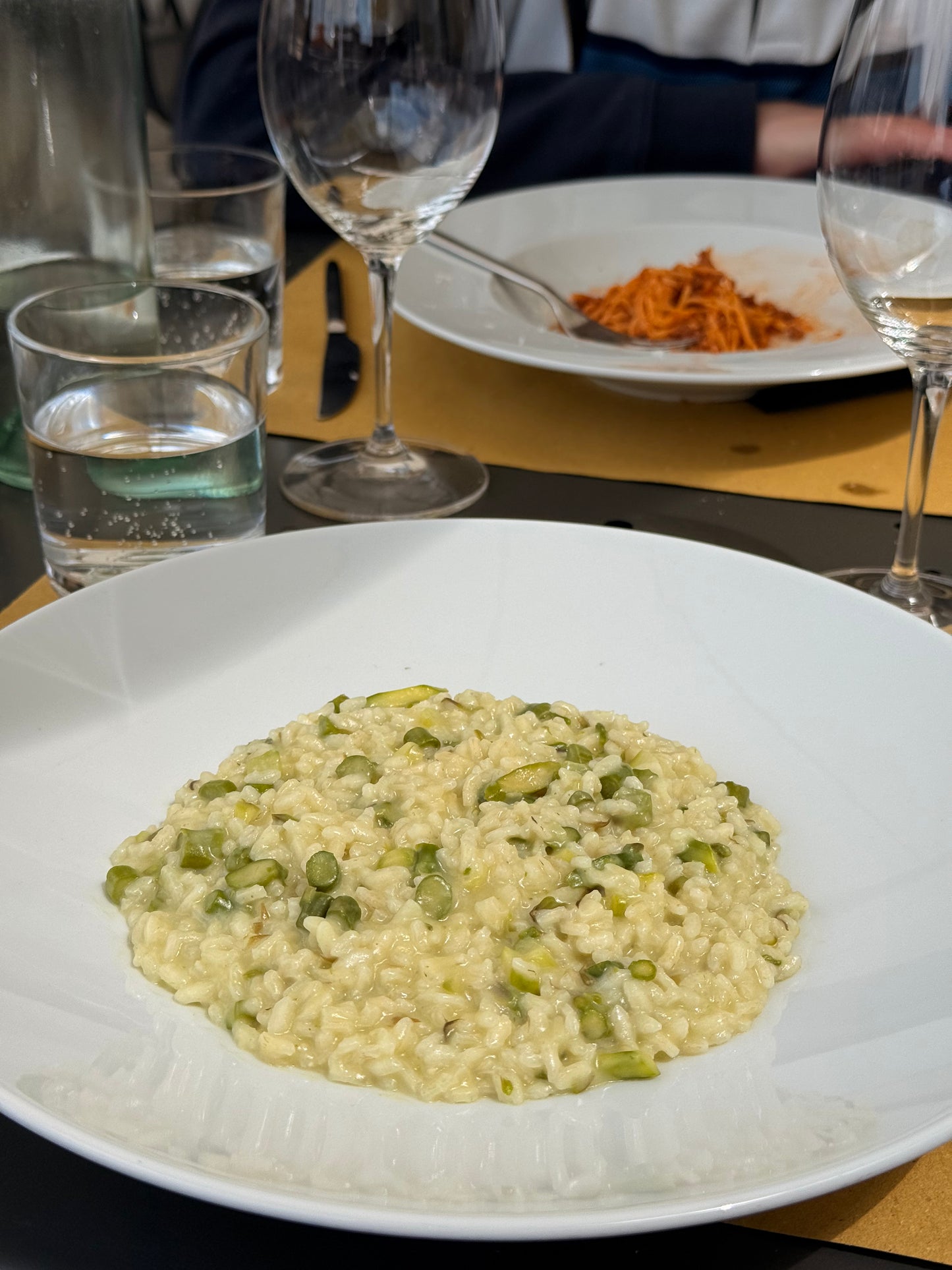 Verse saus voor bij asperges