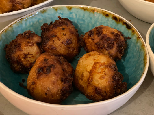 Hartige oliebollen met kaas, chorizo en paprika